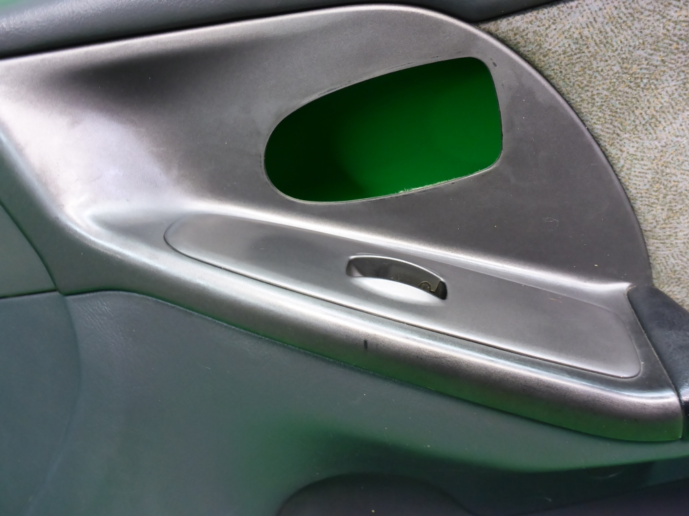 Обшивка двери передней правой