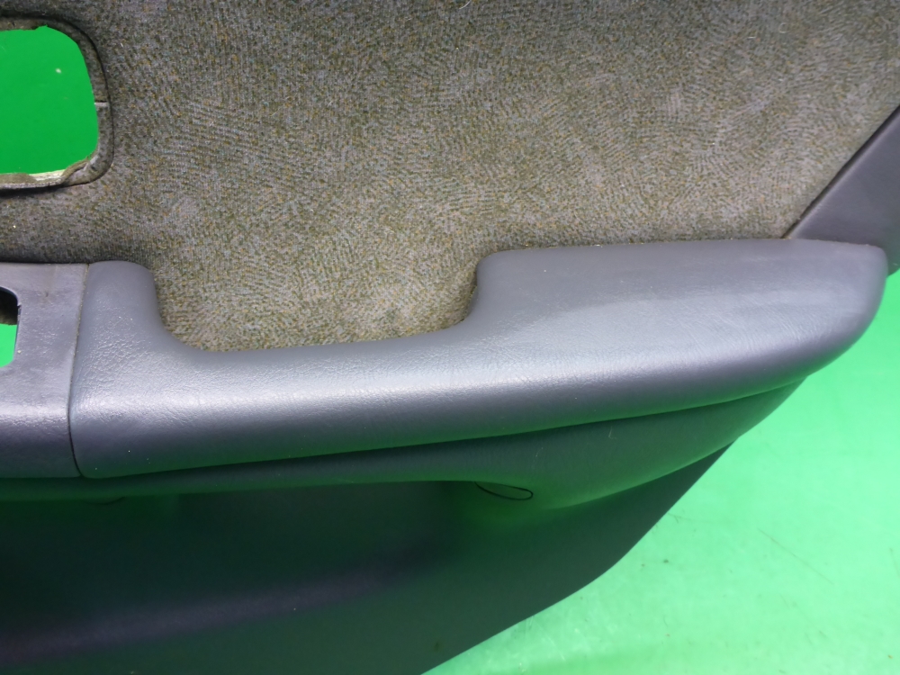 Обшивка двери задней правой