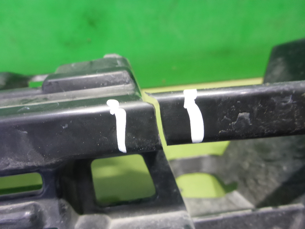 Кронштейн переднего бампера