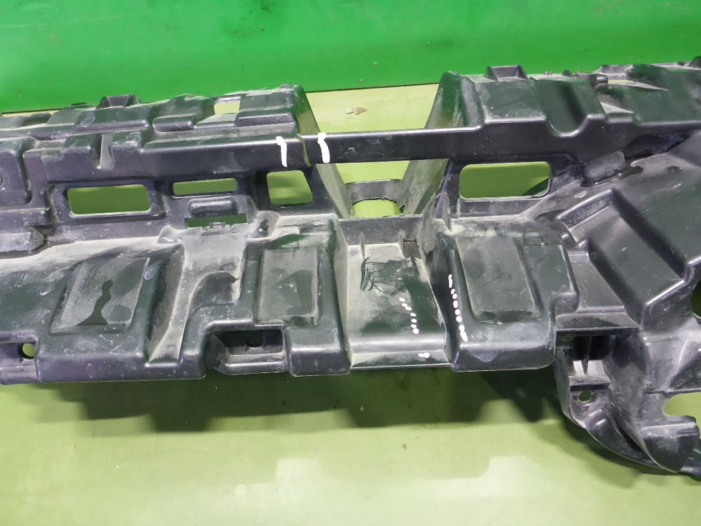 Кронштейн переднего бампера