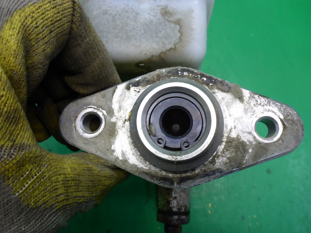 Цилиндр тормозной главный