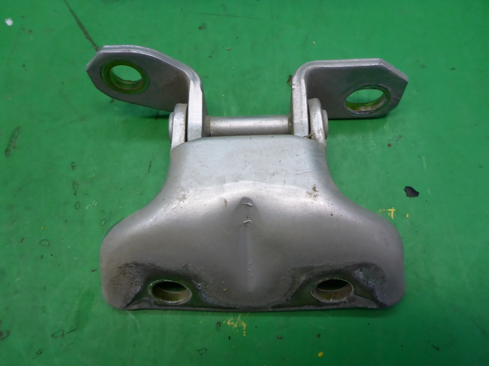 Петля двери задней правой верхняя