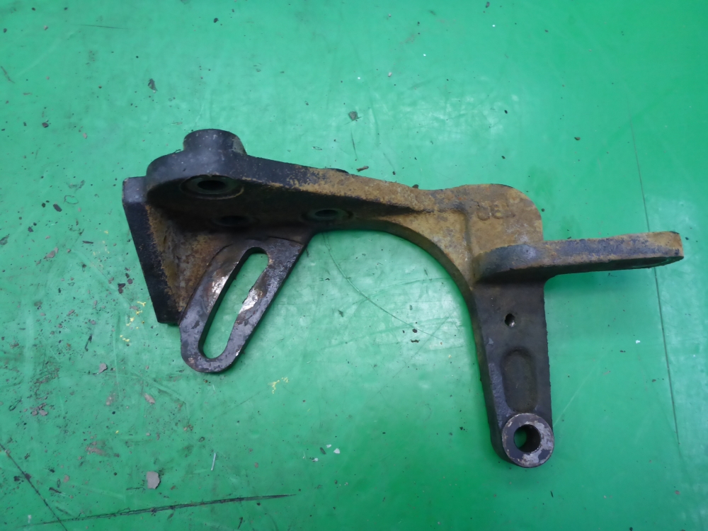 Кронштейн ГУР