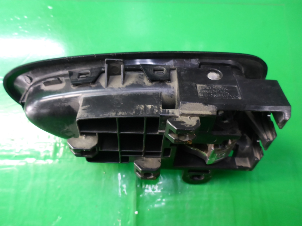 Ручка двери задней внутренняя левая