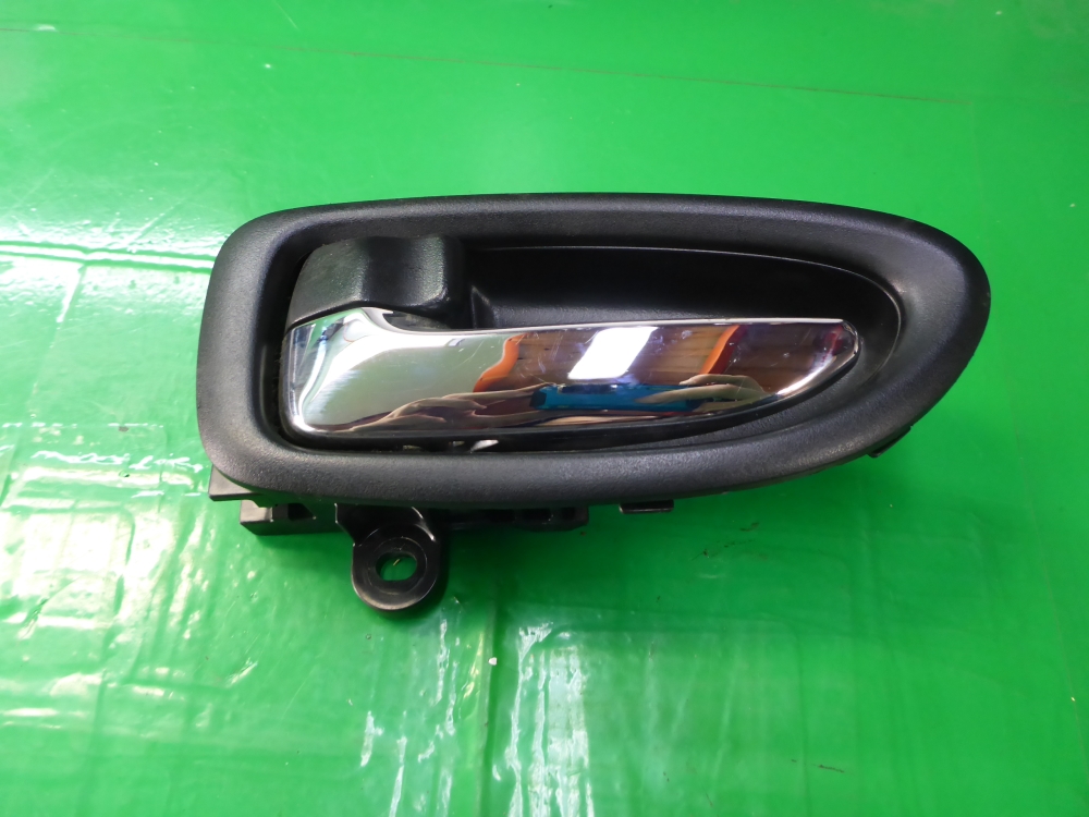 Ручка двери задней внутренняя левая