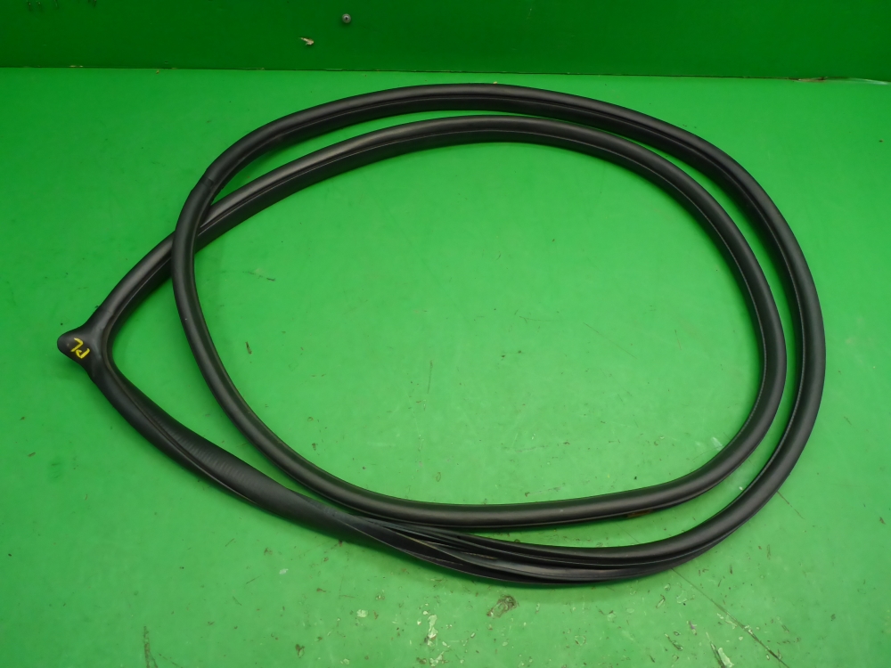 Уплотнитель двери