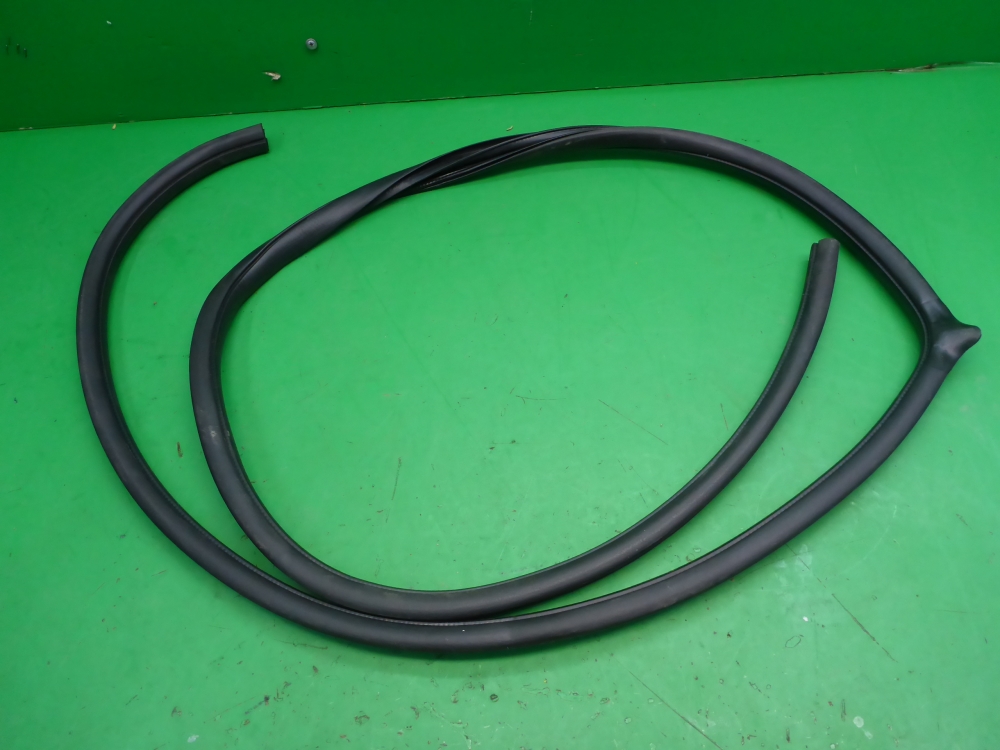 Уплотнитель двери