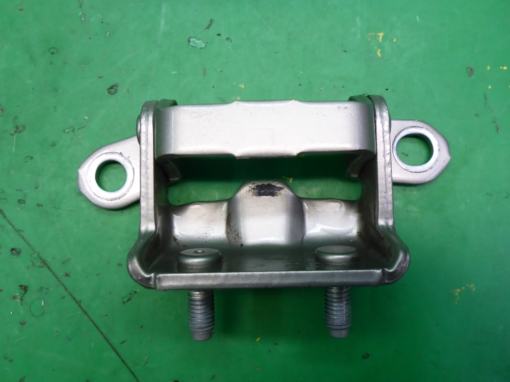 Петля двери задней левой верхняя