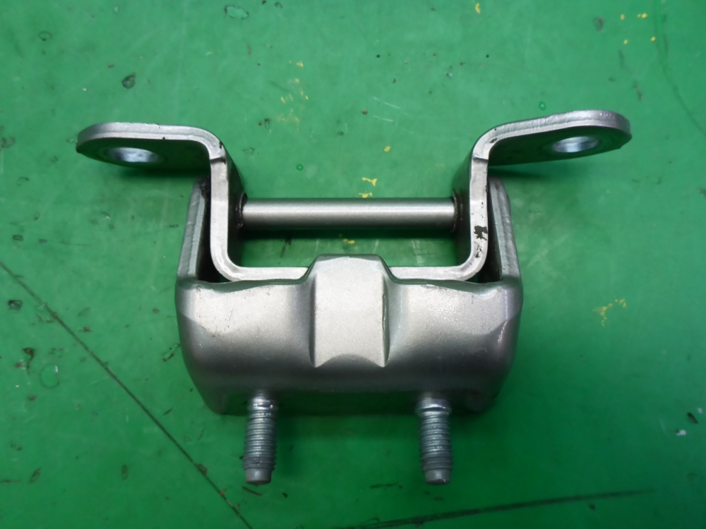 Петля двери задней левой верхняя