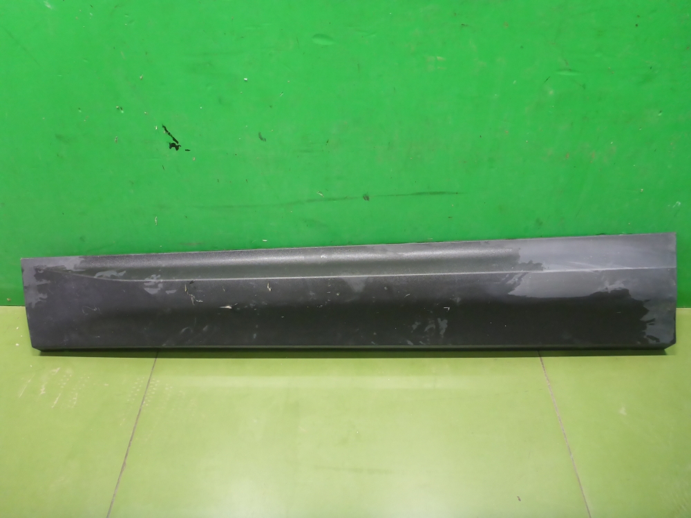 Накладка двери передней левой