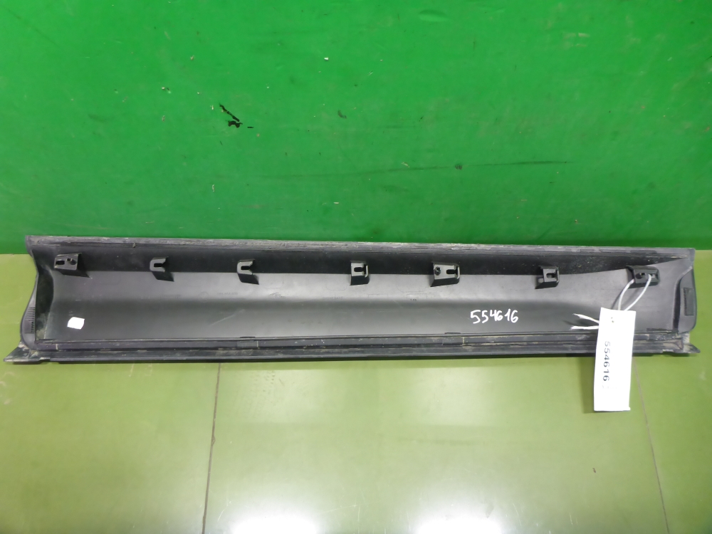 Накладка двери передней левой