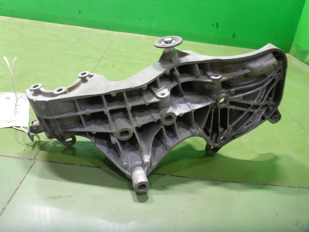 Кронштейн генератора