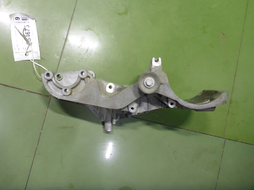 Кронштейн генератора