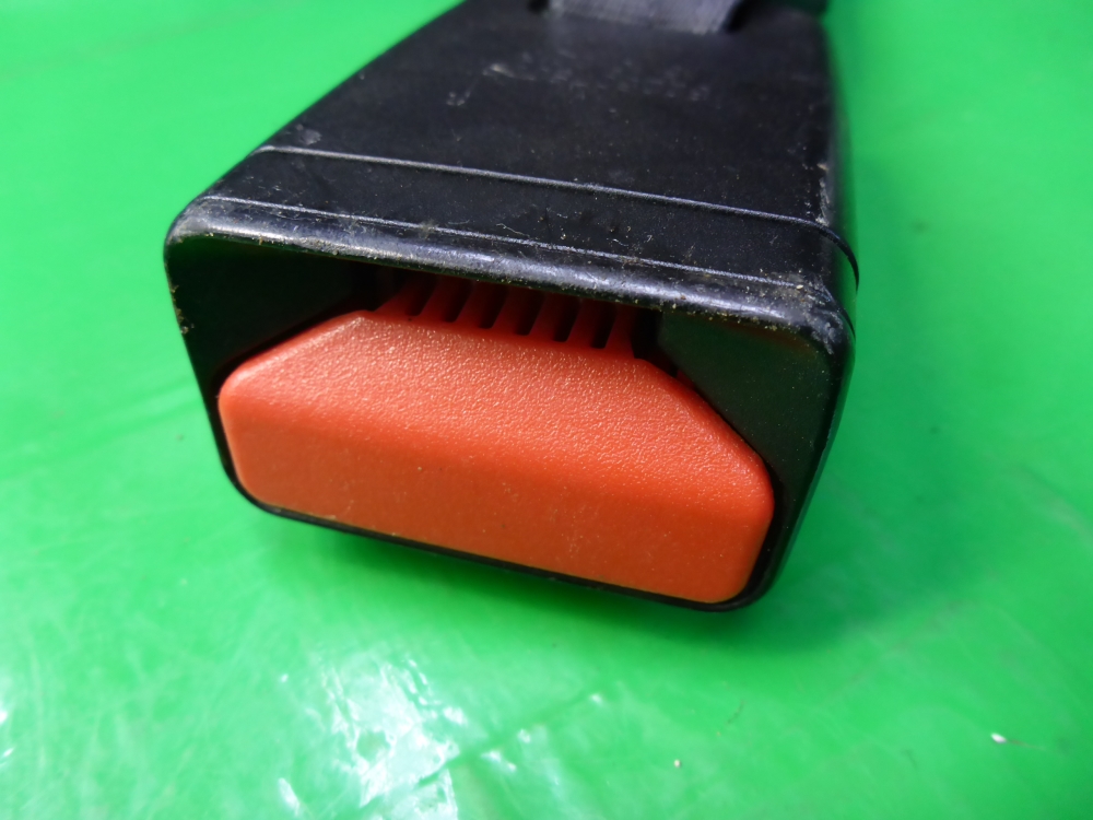 Ответная часть ремня безопасности