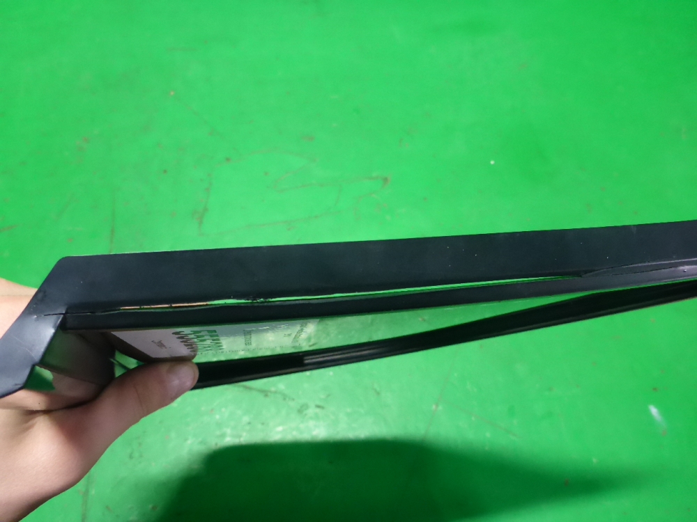 Стекло кузовное глухое левое