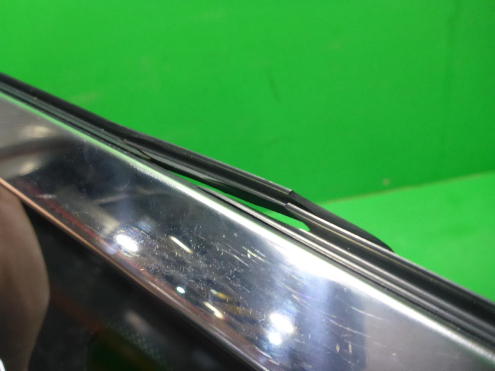 Стекло кузовное глухое левое