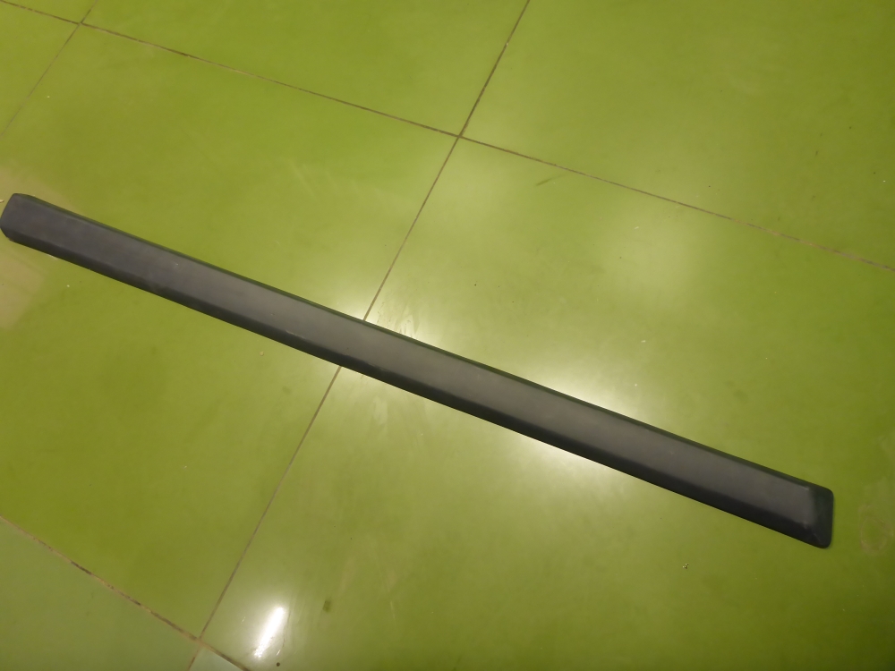 Накладка двери передней левой