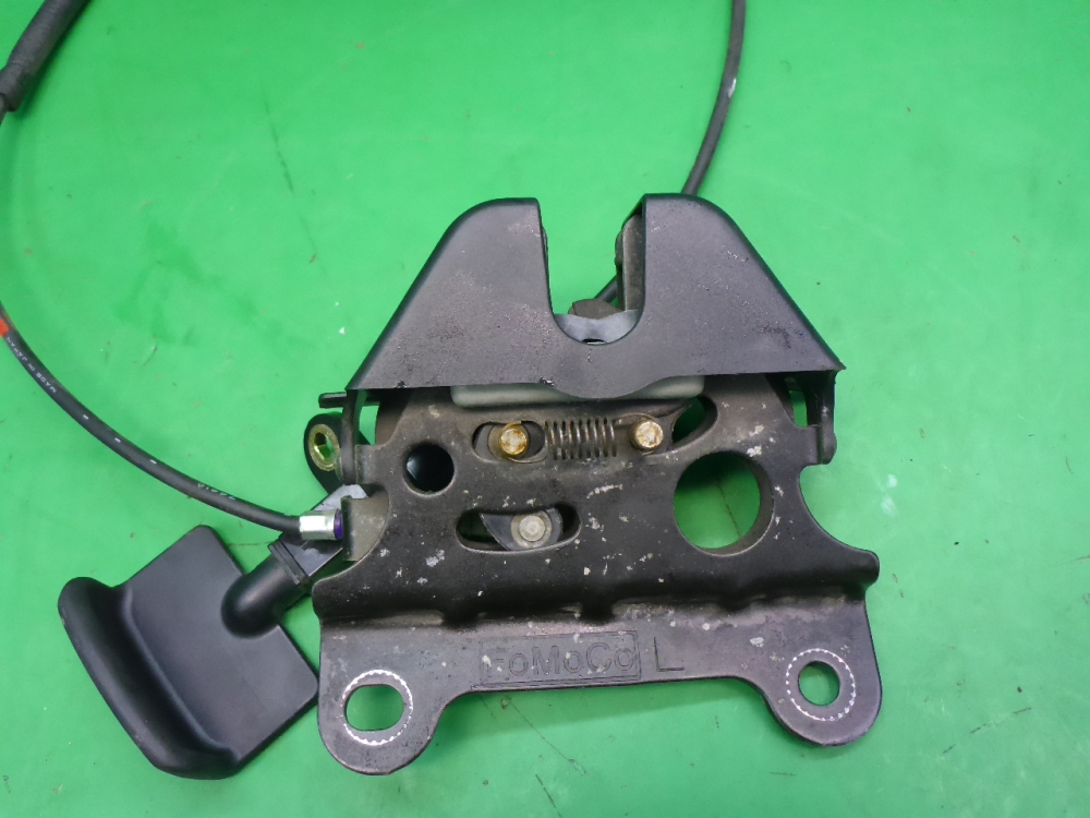 Замок спинки сиденья