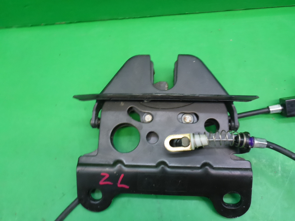 Замок спинки сиденья