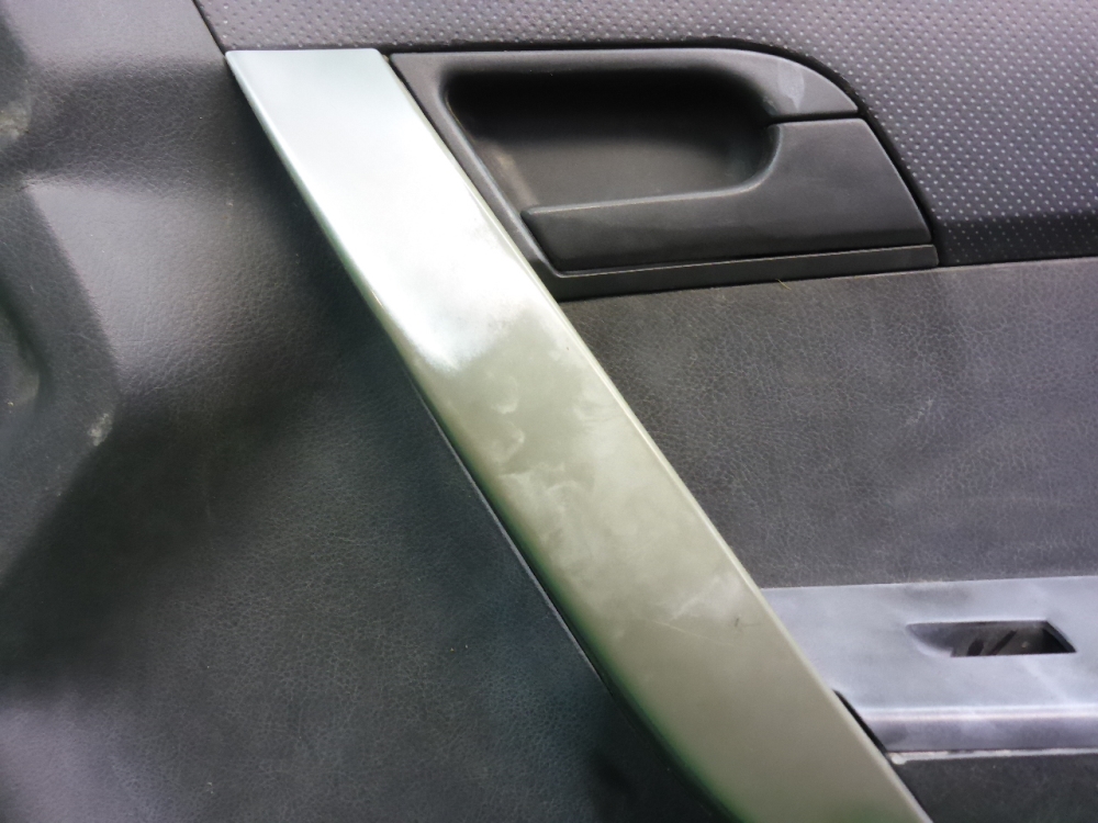 Обшивка двери передней правой