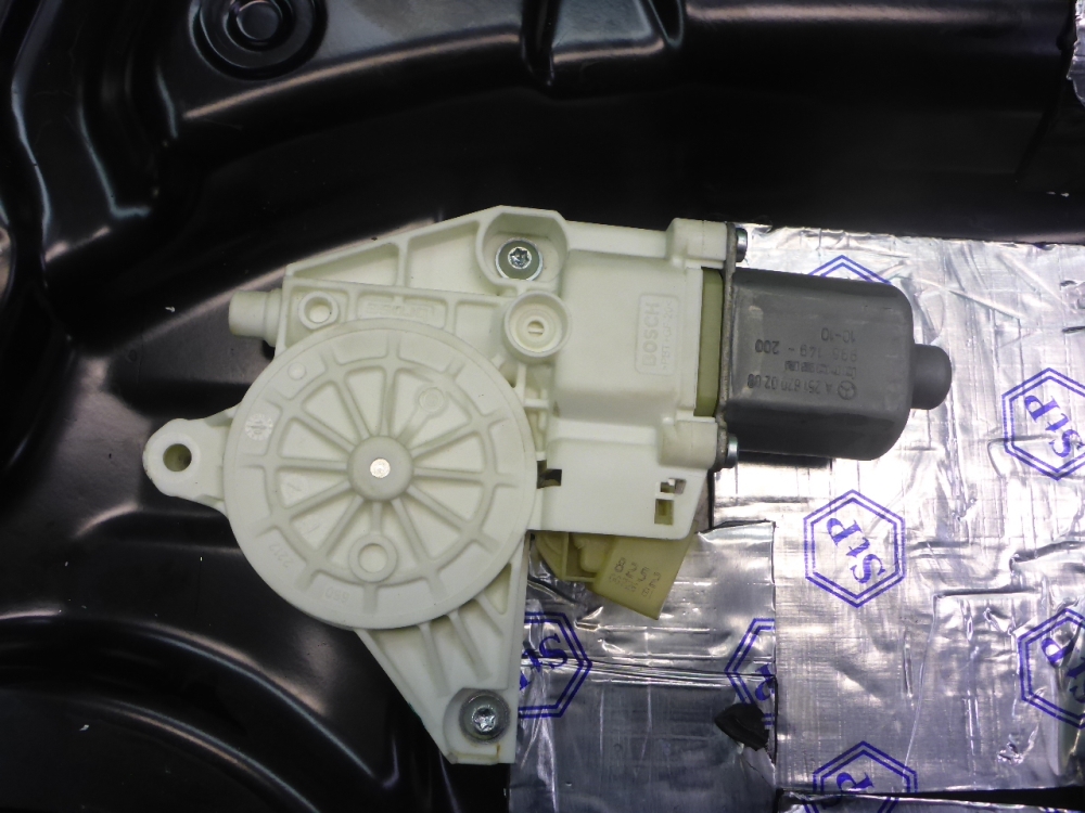 Стеклоподъемник электр. задний правый