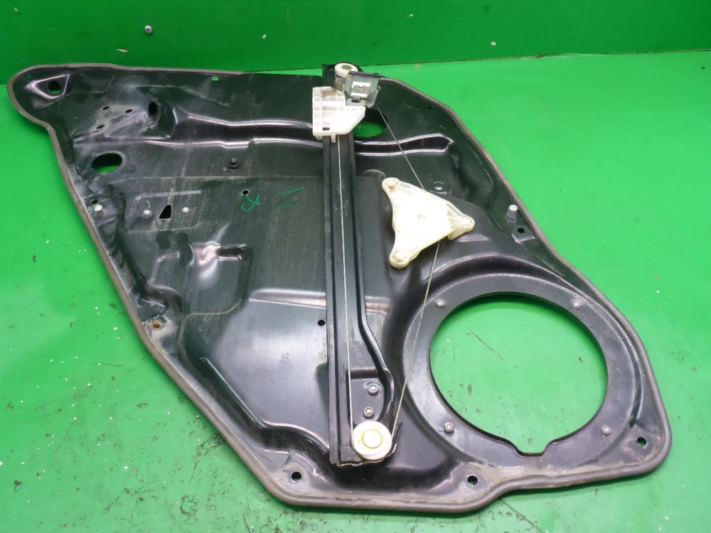 Стеклоподъемник электр. задний правый