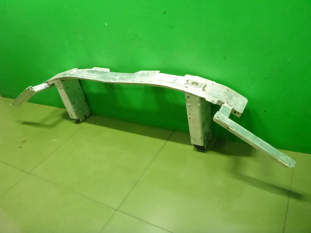 Усилитель переднего бампера