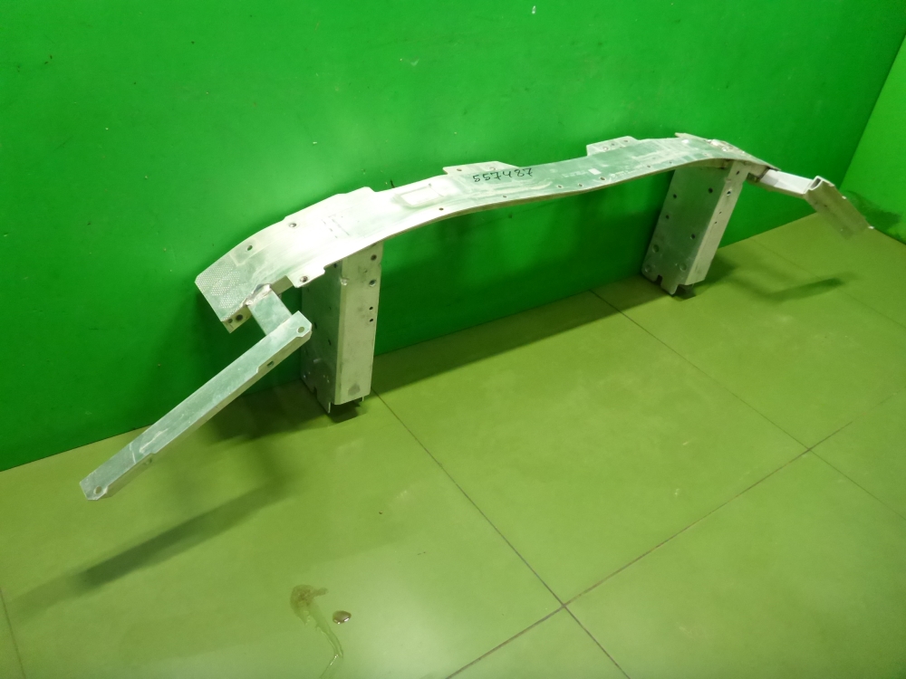 Усилитель переднего бампера