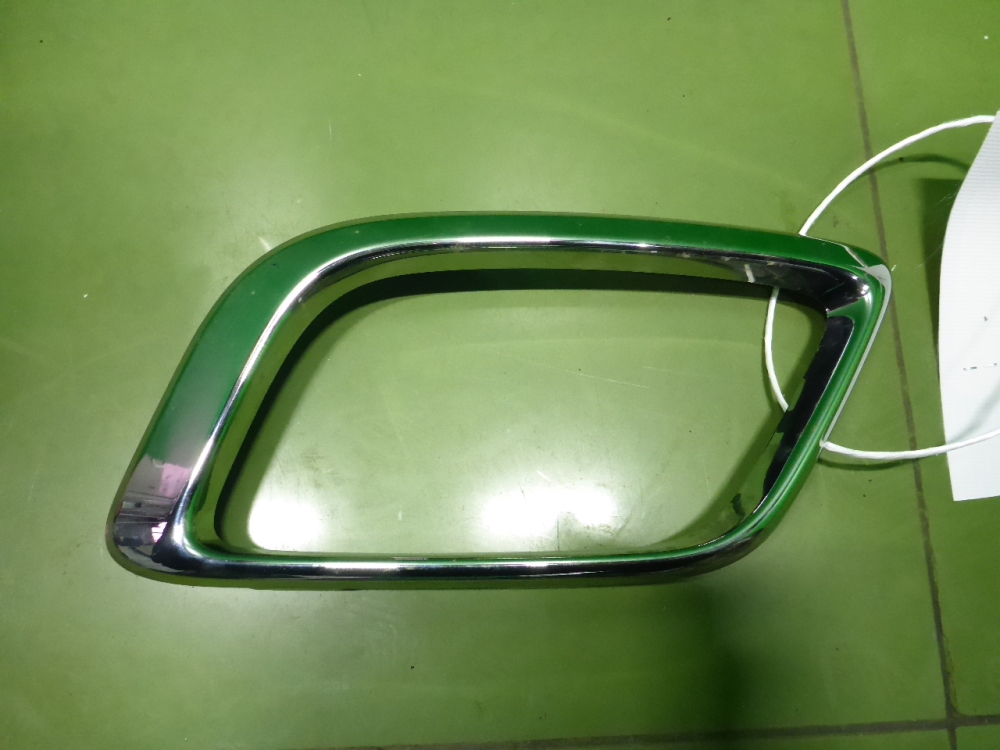 Рамка противотуманной фары правой