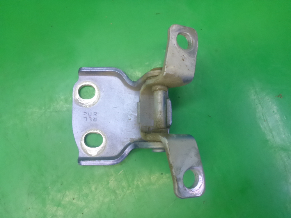 Петля двери задней правой верхняя