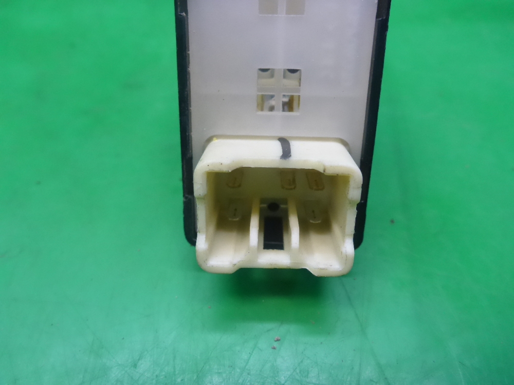 Кнопка стеклоподъемника