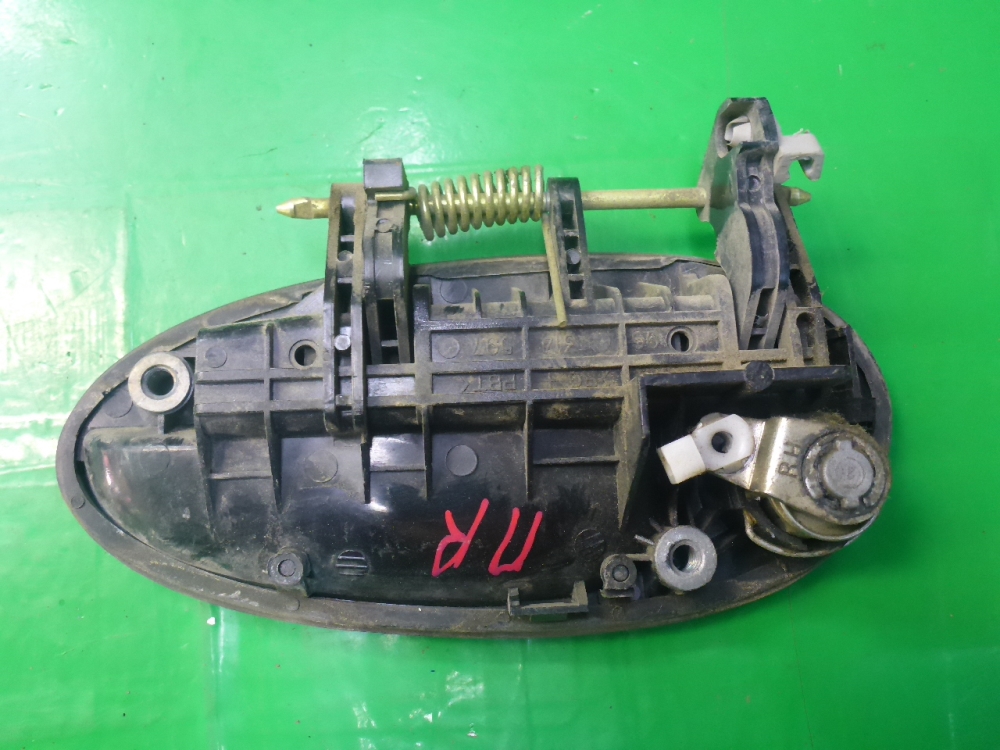 Ручка двери передней наружная правая