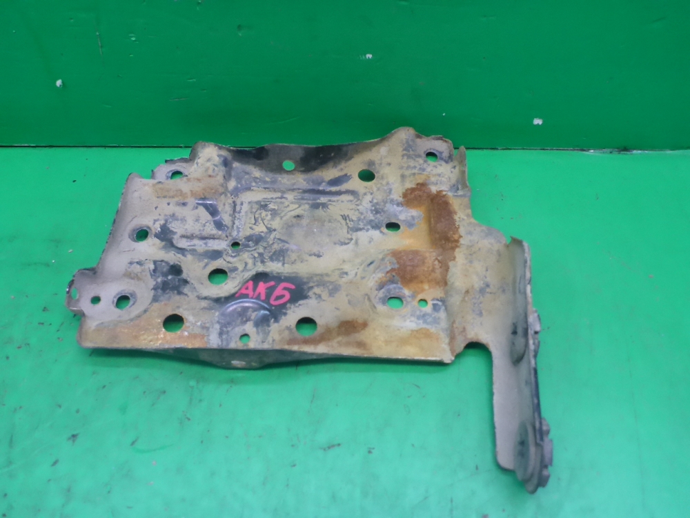 Площадка под аккумулятор (АКБ)