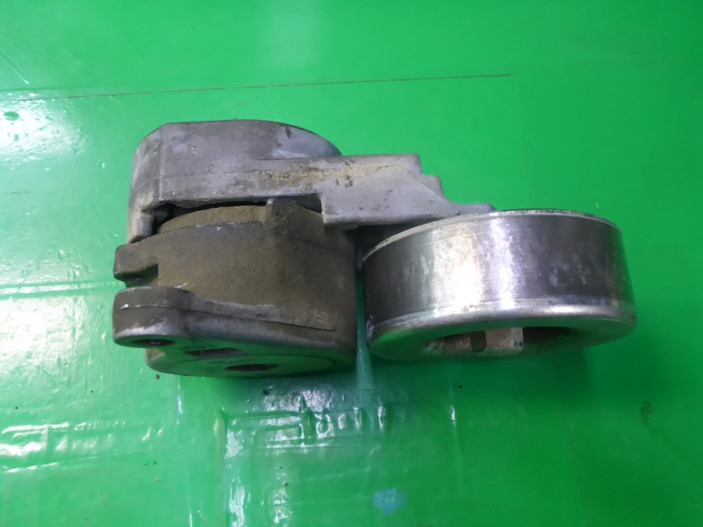 Ролик-натяжитель