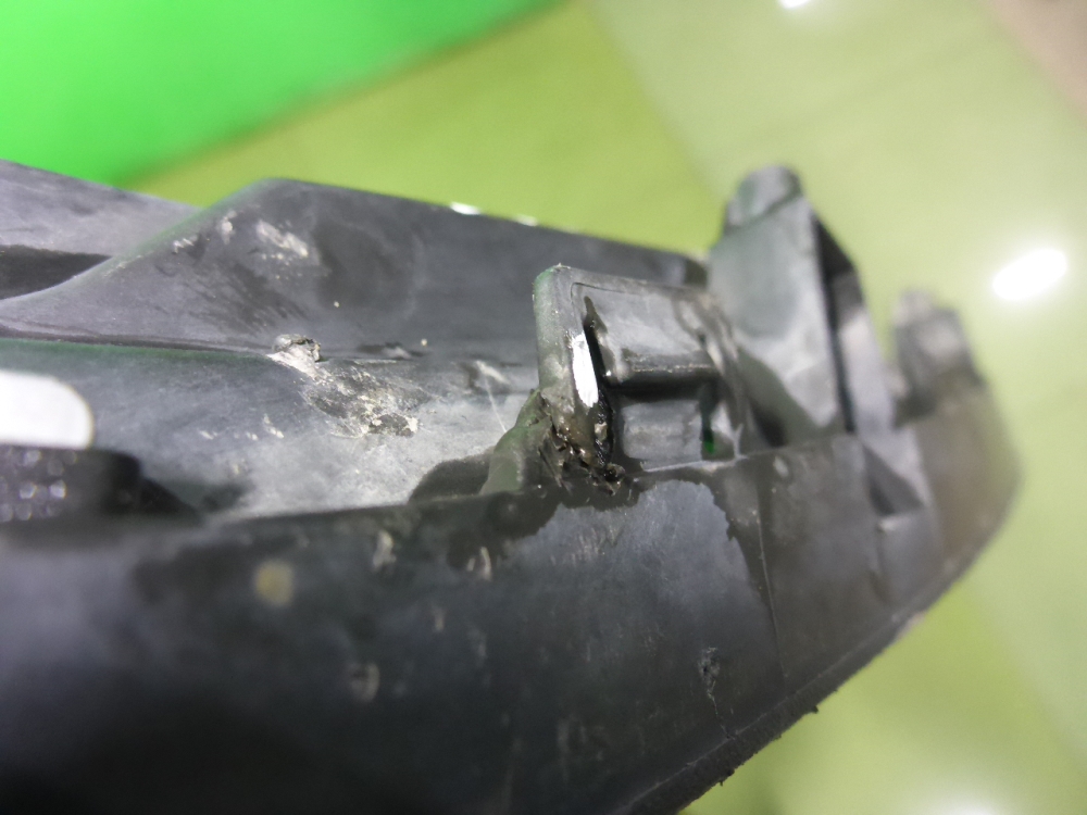 Рамка противотуманной фары левой