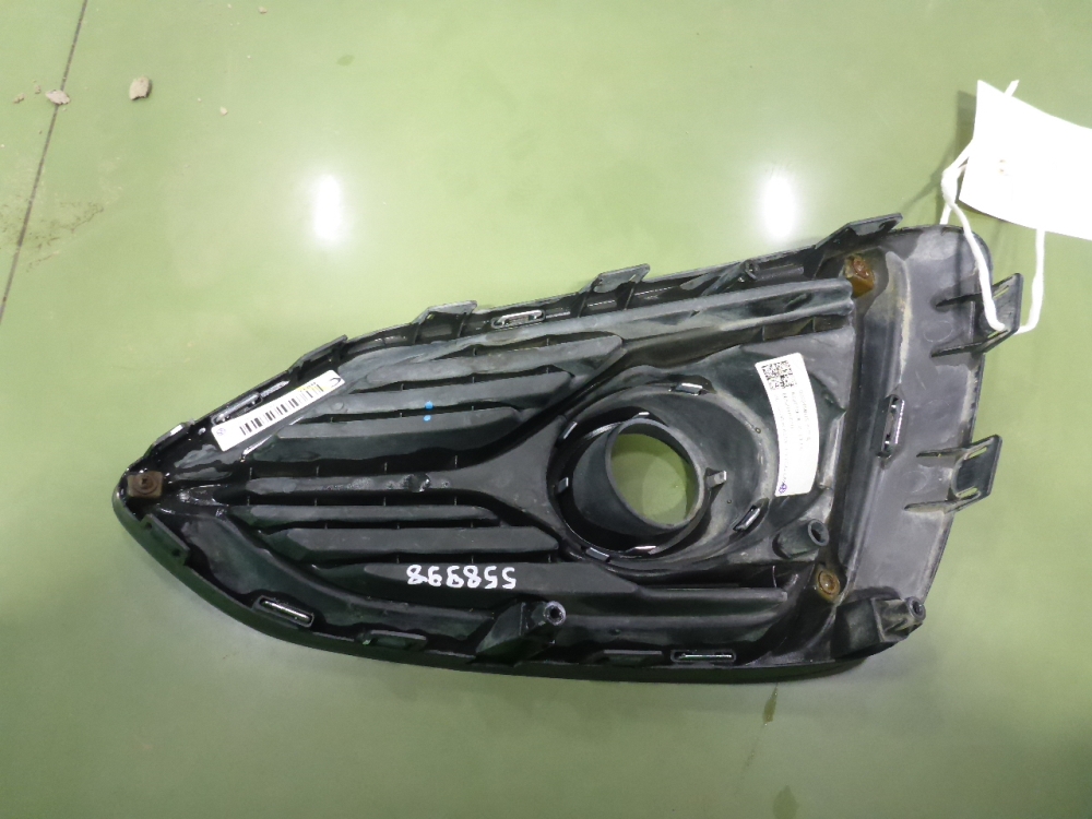 Рамка противотуманной фары левой