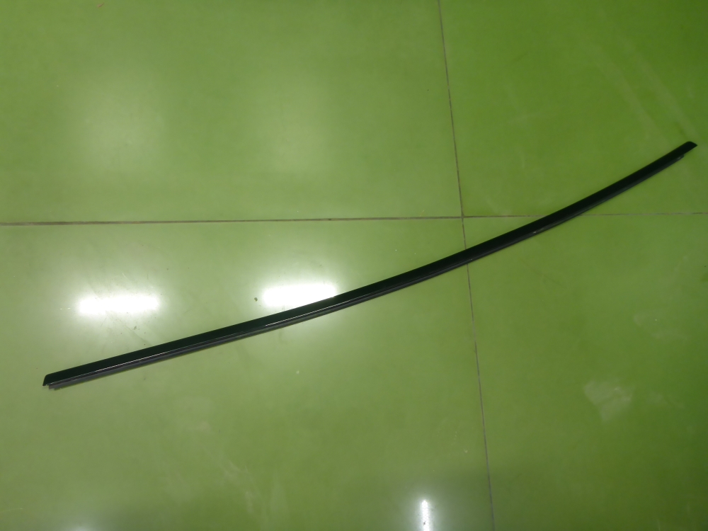 Накладка стекла заднего левого