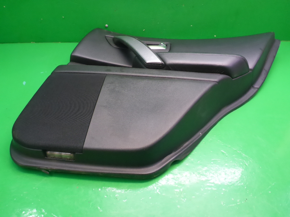 Обшивка двери задней правой