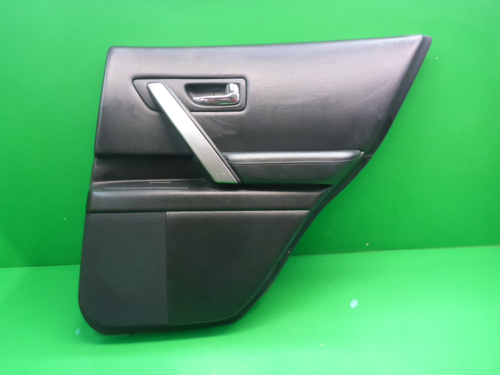 Обшивка двери задней правой