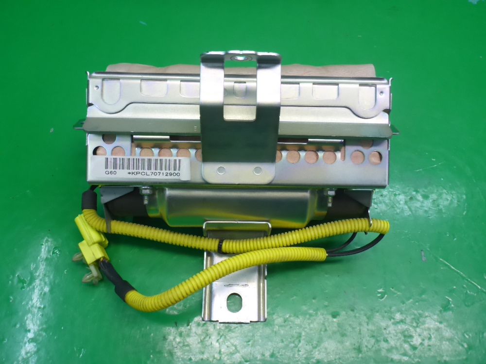 Подушка безопасности пассажирская (в торпедо)