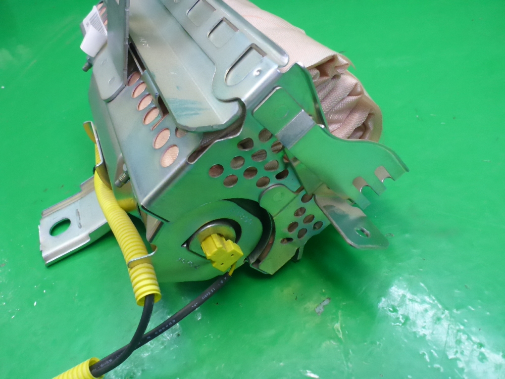 Подушка безопасности пассажирская (в торпедо)