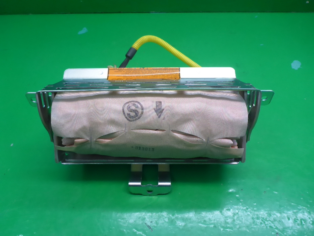 Подушка безопасности пассажирская (в торпедо)