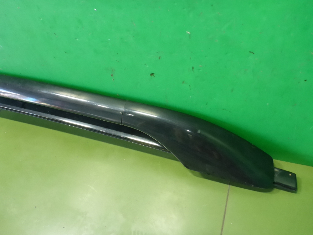 Рейлинг (релинг) левый (планка на крышу)