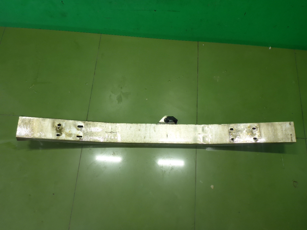 Усилитель переднего бампера