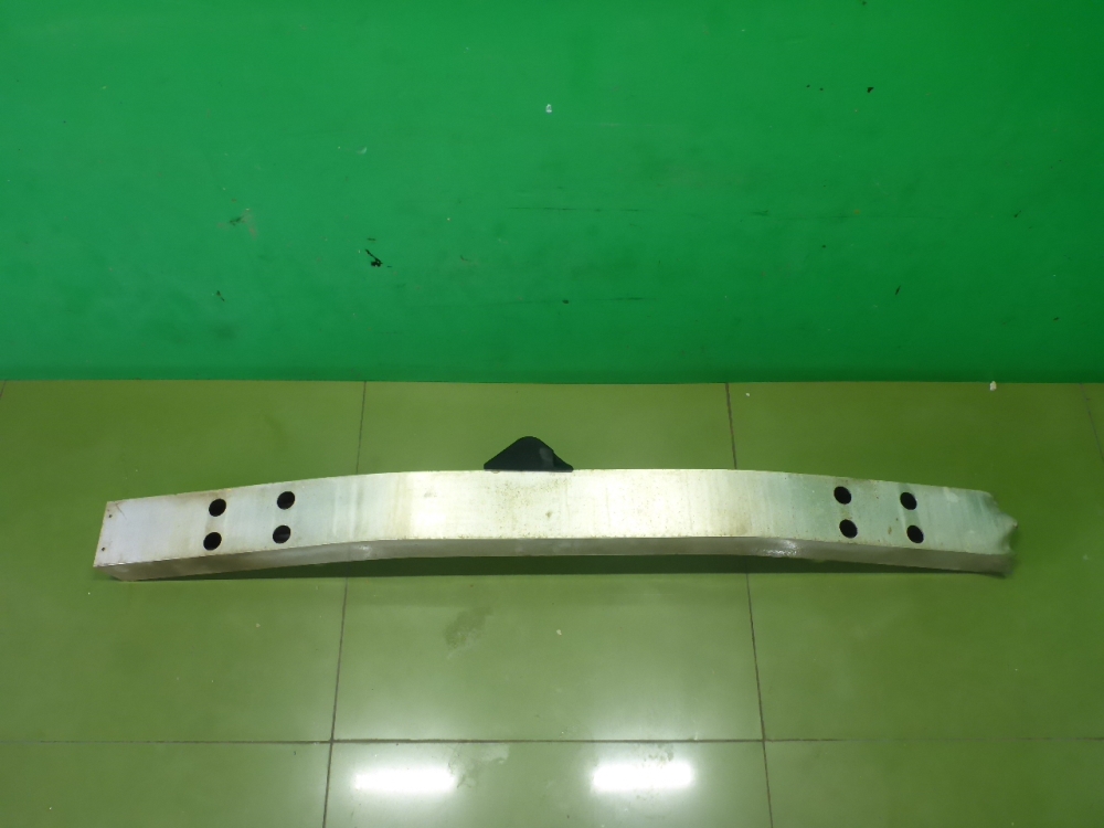 Усилитель переднего бампера