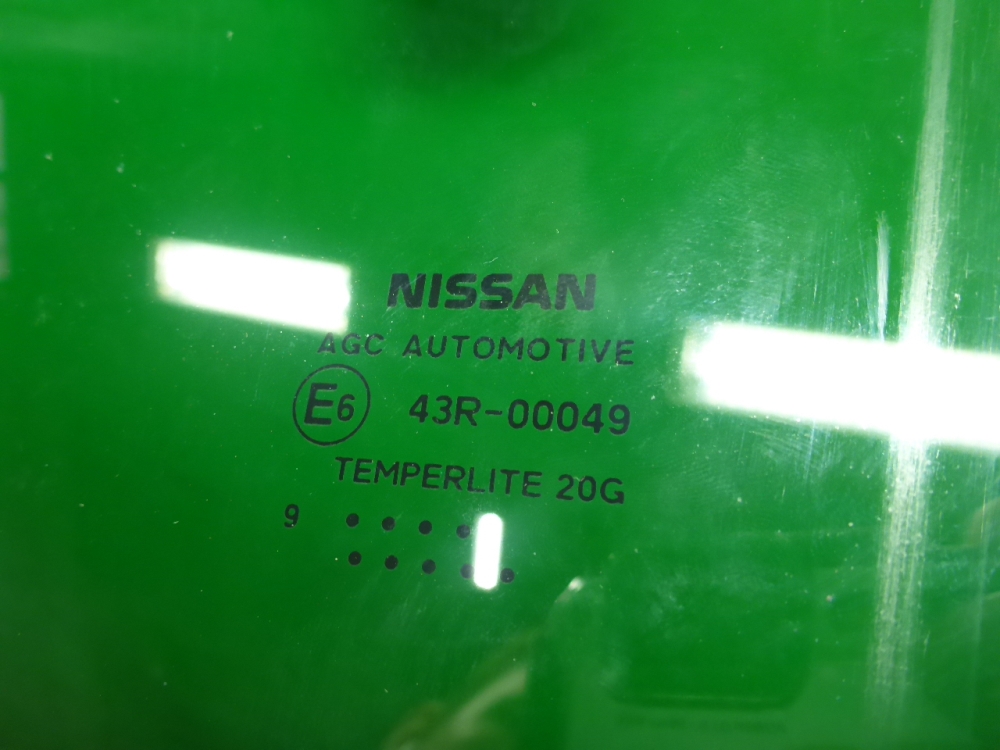 Стекло двери задней левой