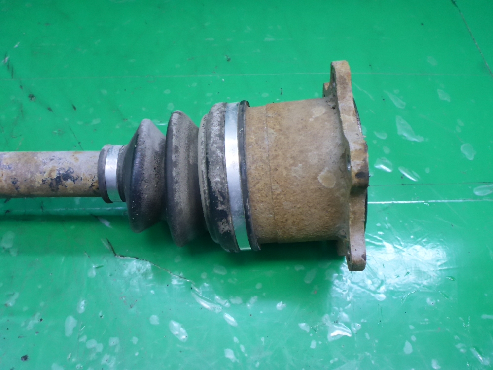 Полуось задняя левая