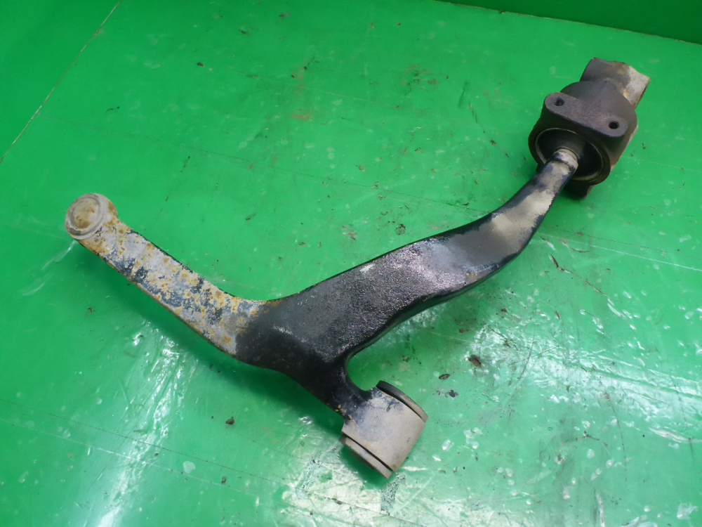 Рычаг передний левый