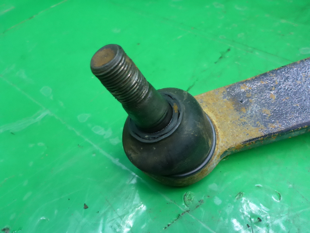 Рычаг передний левый