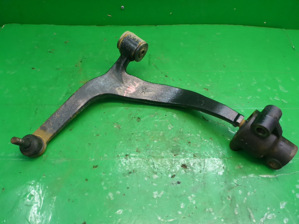 Рычаг передний левый
